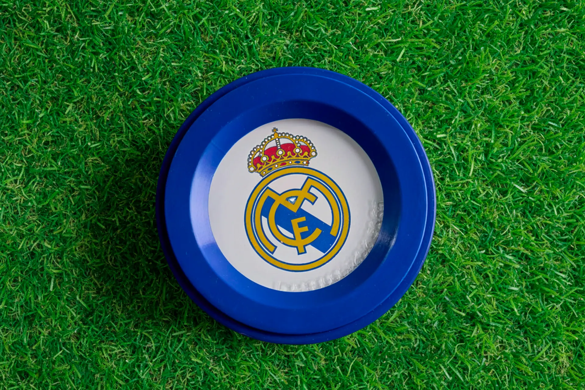 10 Balizas V16                                BALIZA OFICIAL DEL REAL MADRID FABRICADA EN ESPAÑA           Geolocalizada 3.0                   Homologada DGT                               LCOE 2025060548G1 Conectividad Garantizada hasta 2040